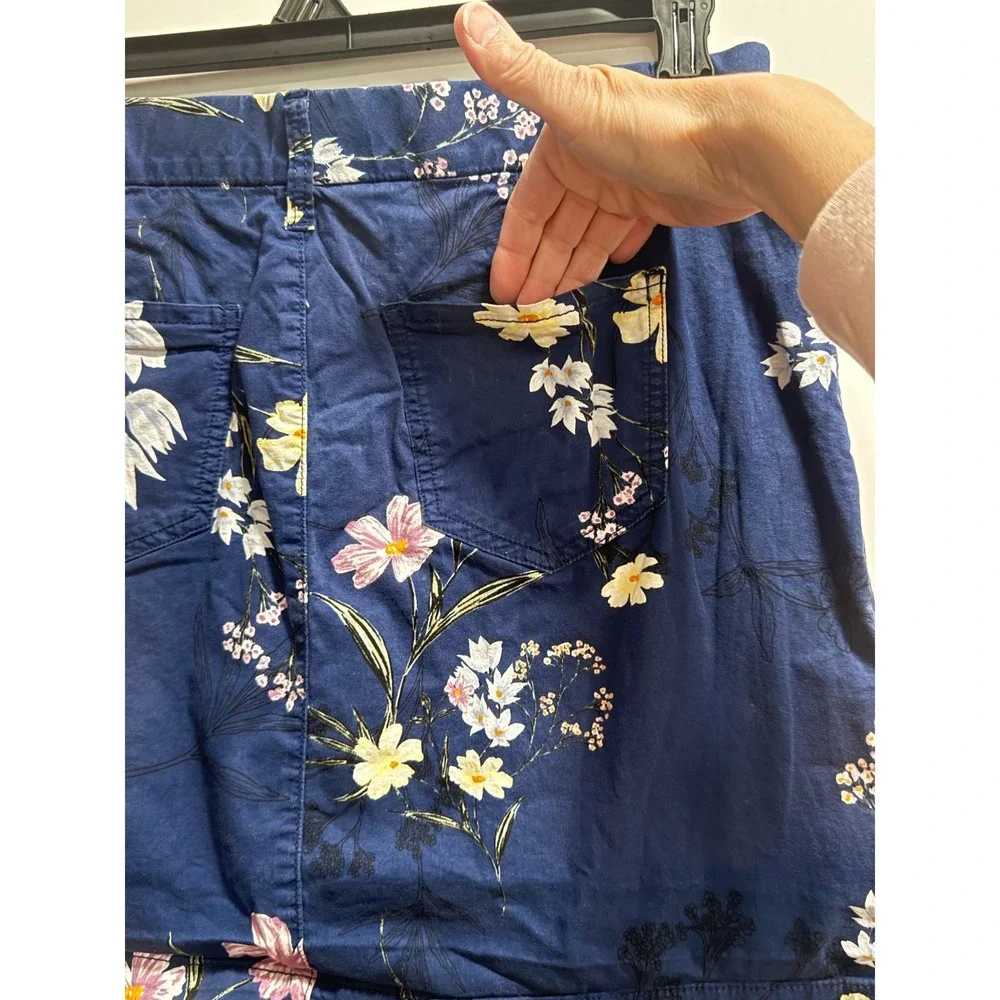 Croft & Barrow Navy Blue Floral Skort Womens Size 12 Cotton Blend Mini Skirt - Picture 4 of 8